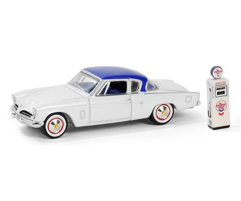 Greenlight Collectibles 1954 Studebaker Commander Starliner with Vintage Gas Pump